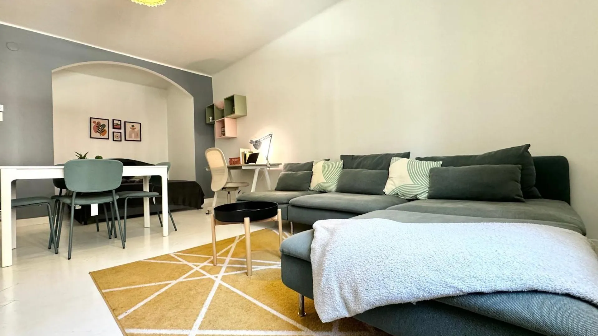 Hello Helsinki - Freda Home 0*,  Finlandia